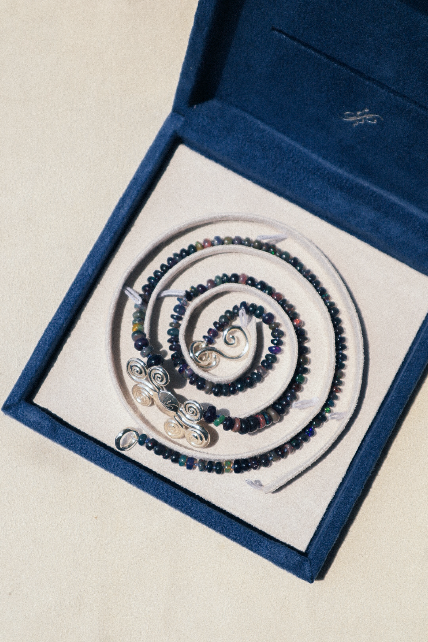 Collar El Garabato con Gemas Preciosas