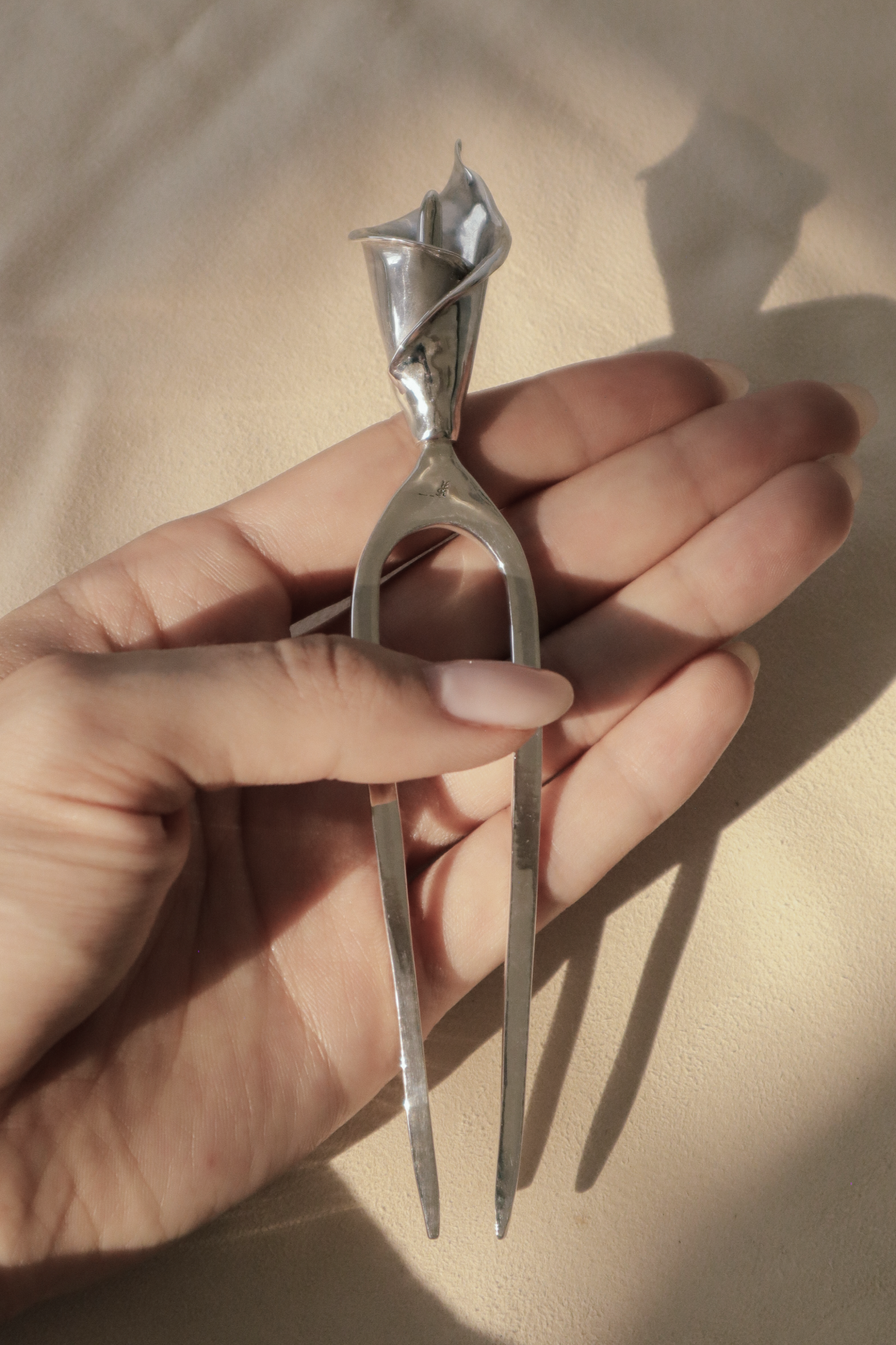 Pin de Cabello La Flor - Calla Lily