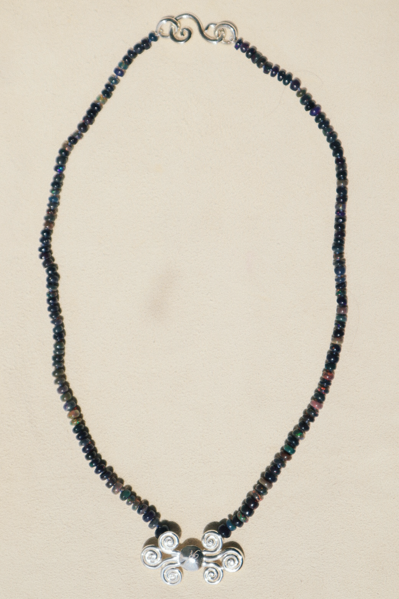 Collar El Garabato con Gemas Preciosas