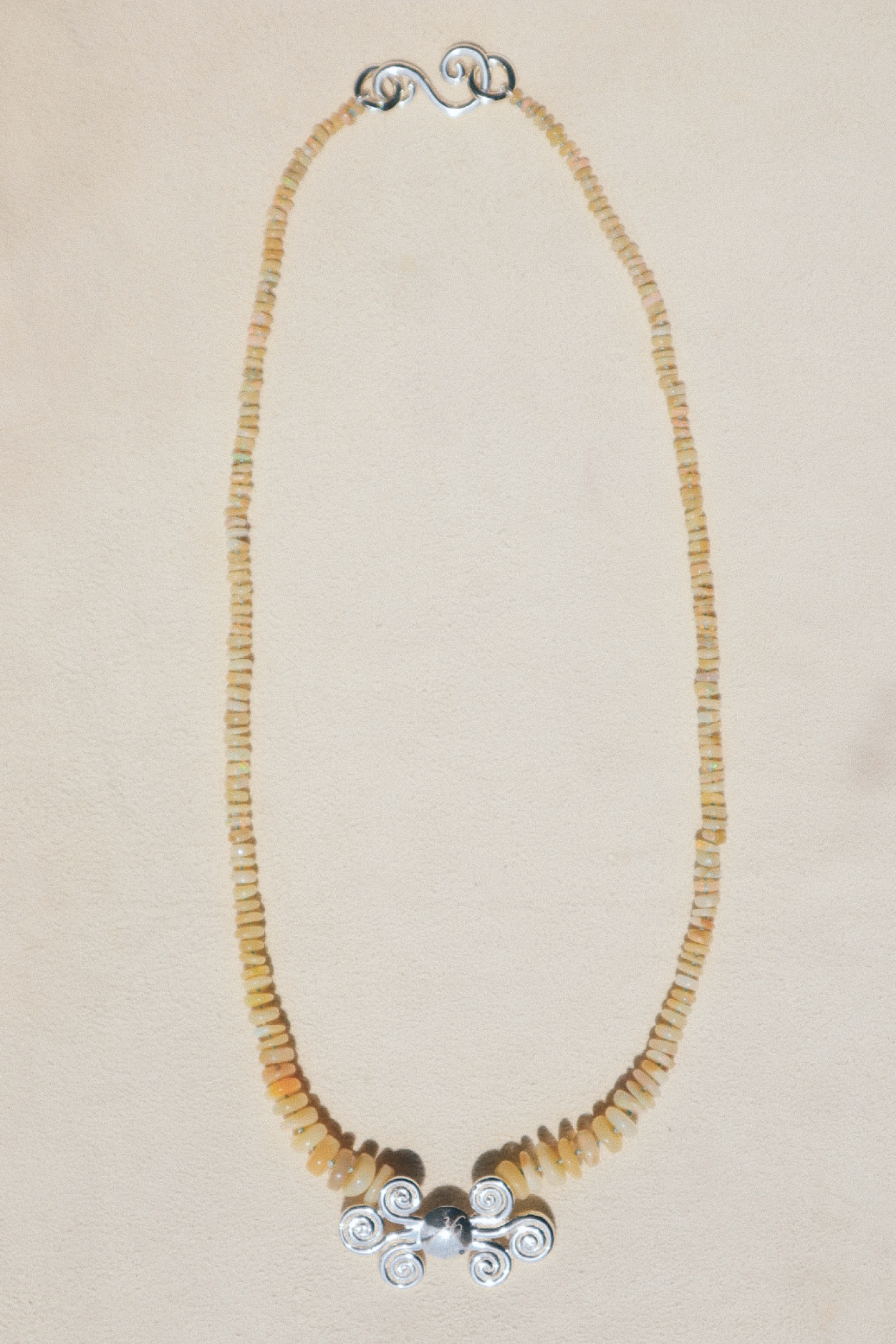 Collar El Garabato con Gemas Preciosas
